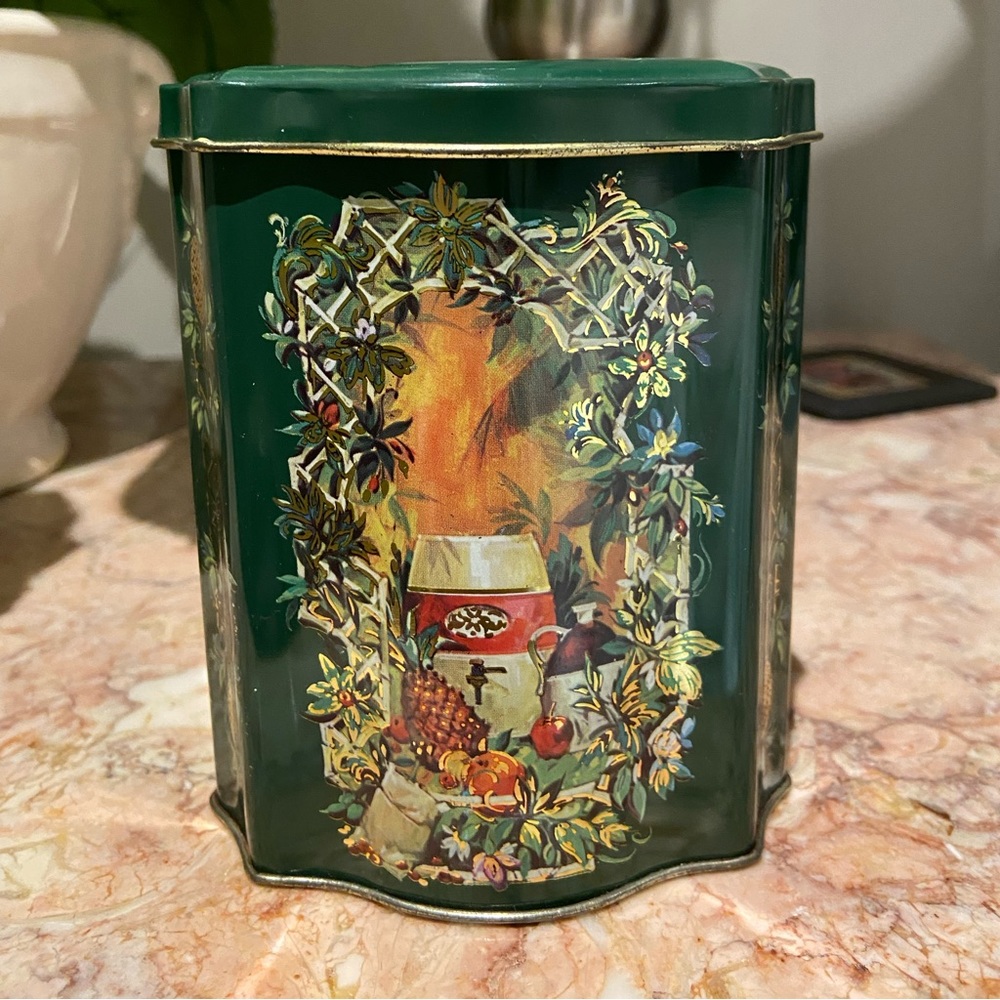 Avon Christmas 1981 collector’s tin canister